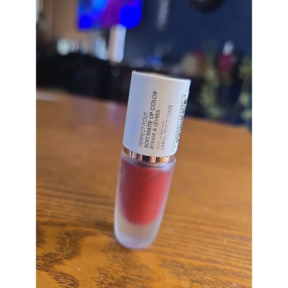 Flower Beauty Pout Soft Matte‎ Liquid Lip Color  Lipstick Garnet 0.18 Oz
